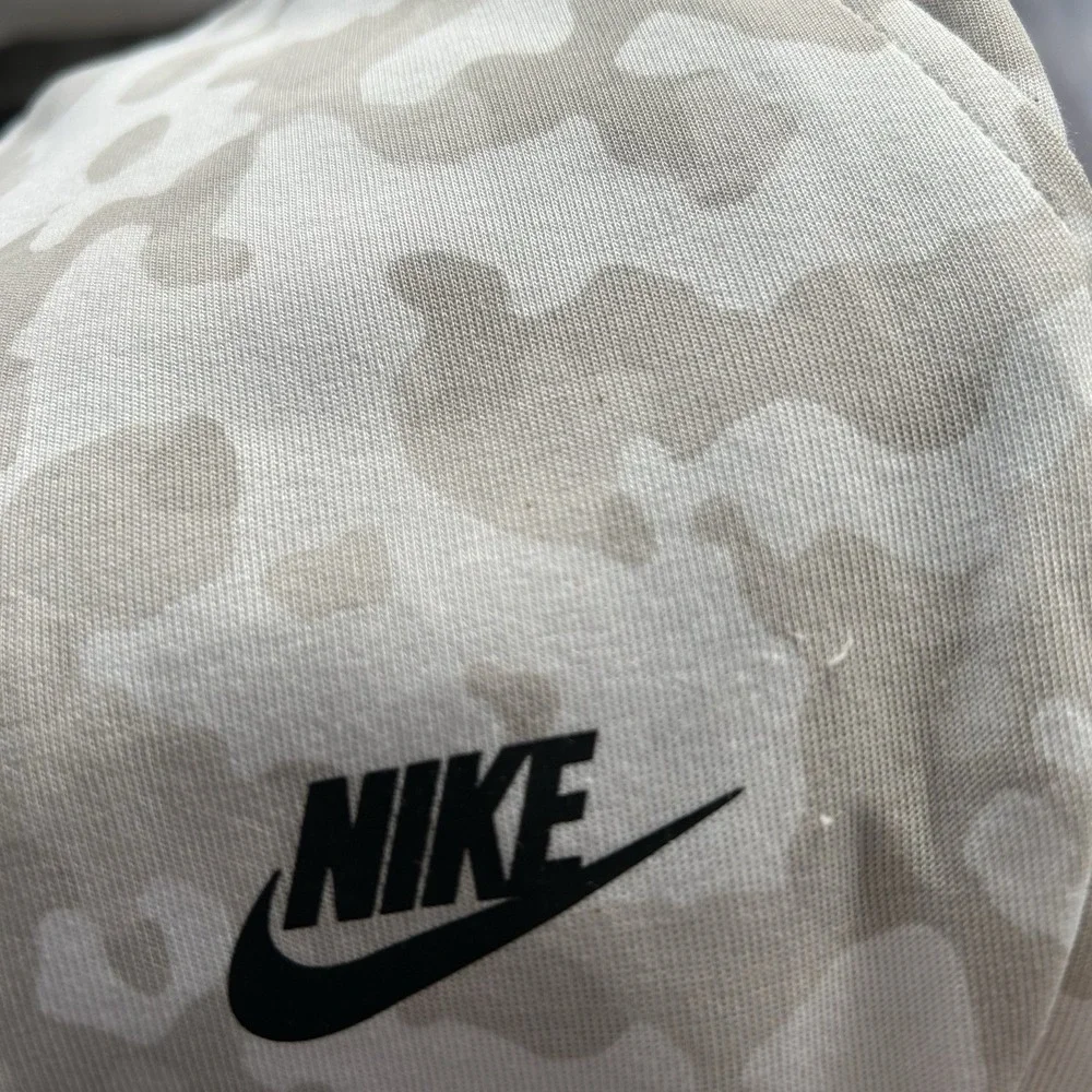 Nike Tech Fleece Pants Joggers Summit Snow Camo Black Slim Taper CJ5981-121 EUC